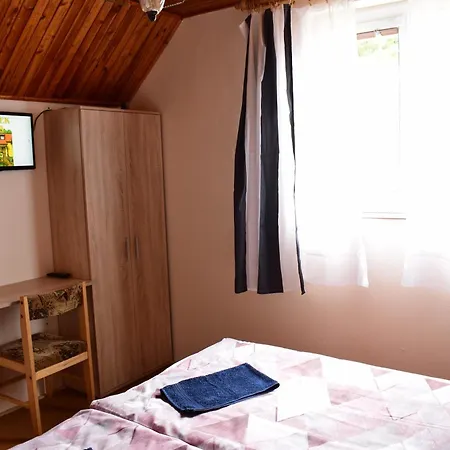 Domcek Anna Nyaraló