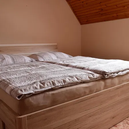 Domcek Anna * Imrikfalva