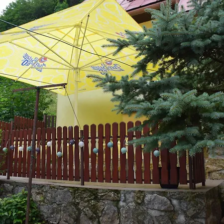 Domcek Anna Nyaraló *