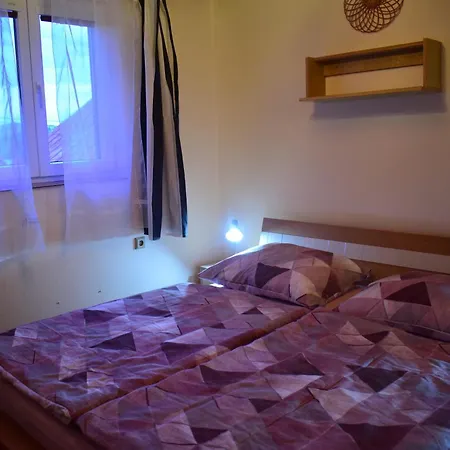 Domcek Anna 德丁基