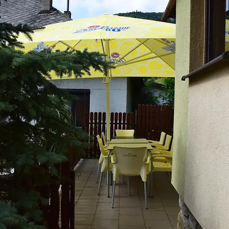 Nyaraló Domcek Anna *