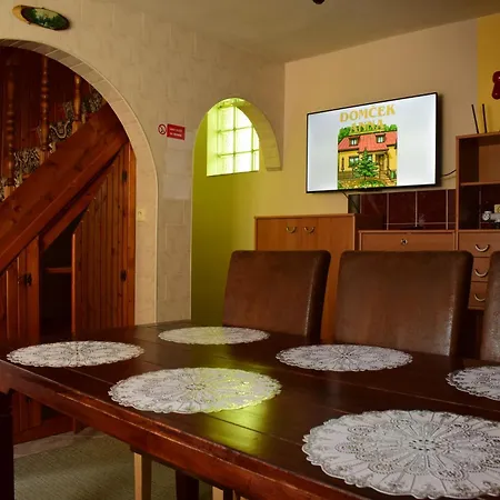 Domcek Anna * 德丁基