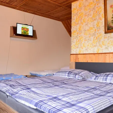 Nyaraló Domcek Anna